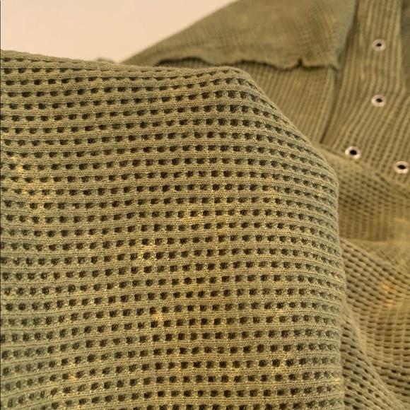 Bibi NWT Waffle Printed Mineral Washed Top Sz Med Small Grommet Detail Raw Hem - Picture 11 of 11